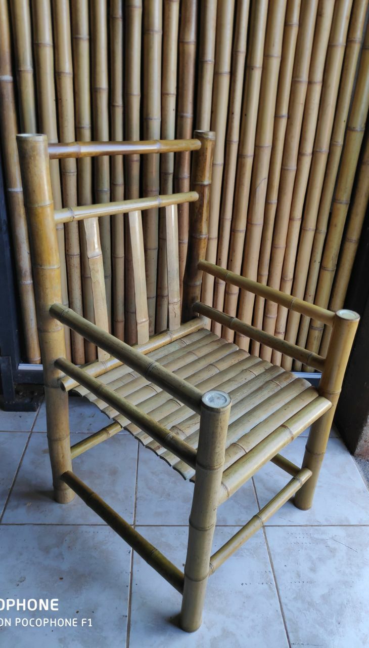 Silla con apoyabrazos de bambú KIKUE — artesanal misionera