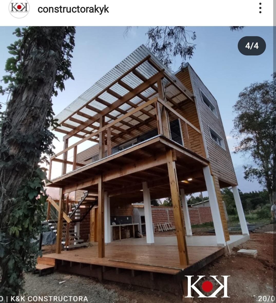 Casa en palafito con pérgola - KIKUE K&K
